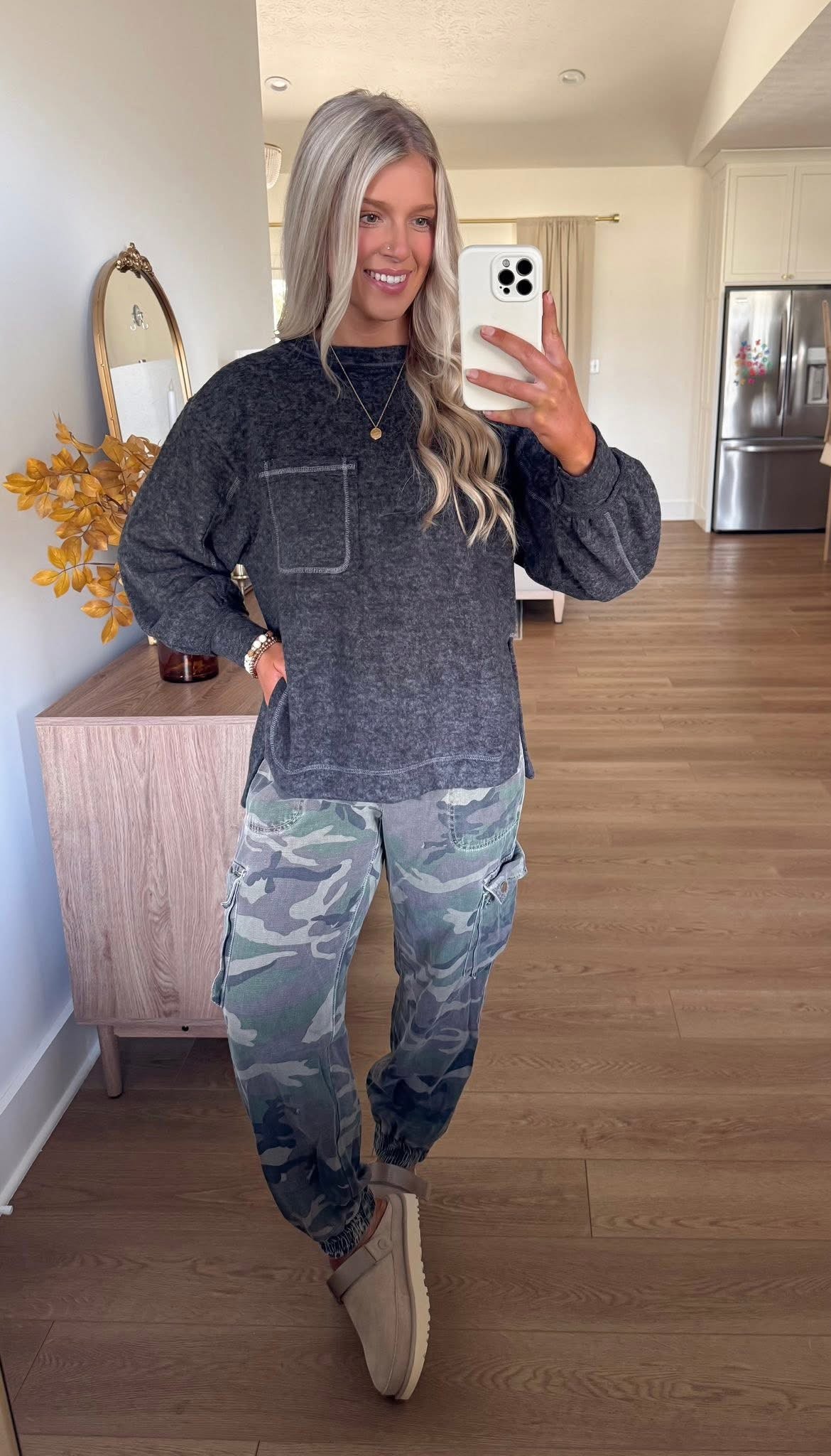 Chill Essentials Sweater - Black