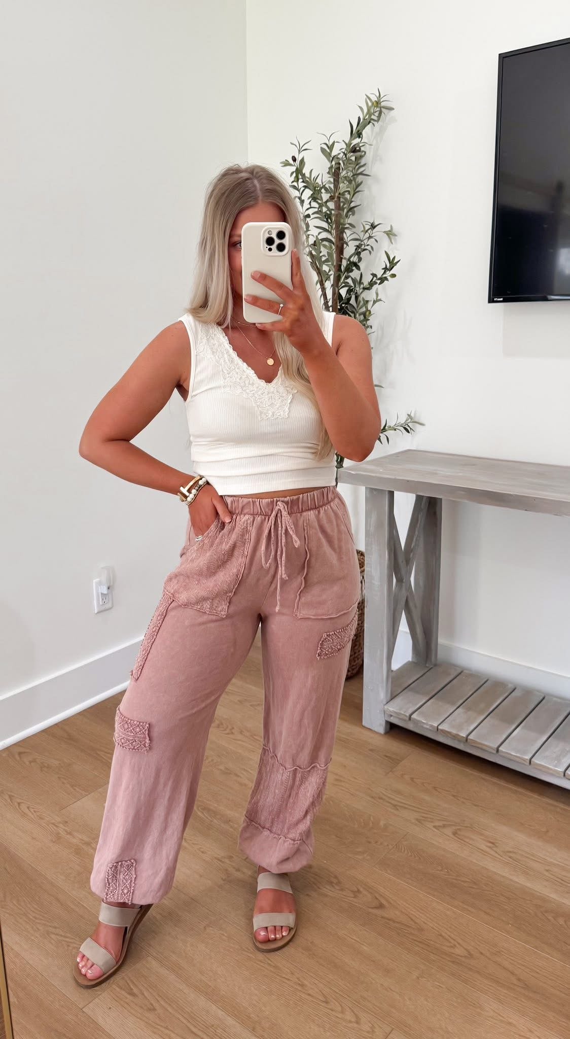 Eyelet Joggers - Sugar Rose