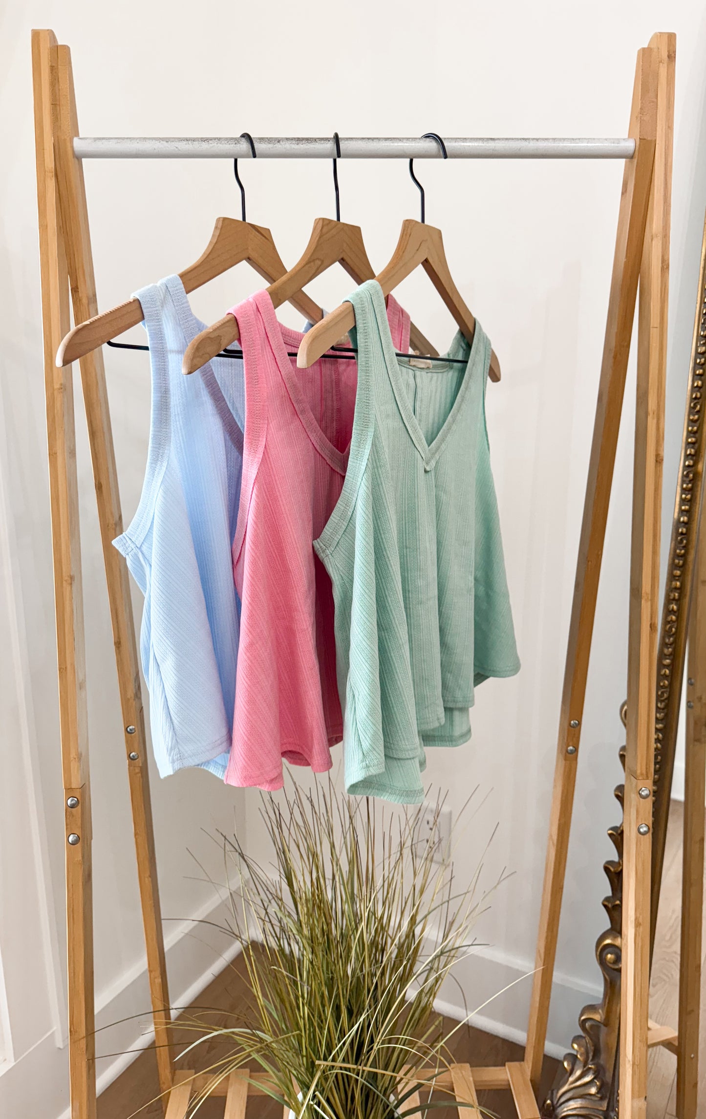Cropped Airy Tanks