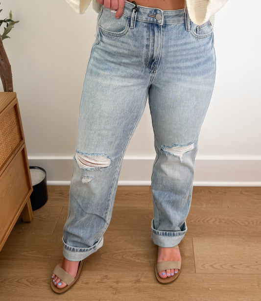 90’s Distressed Straight Leg - Light Wash