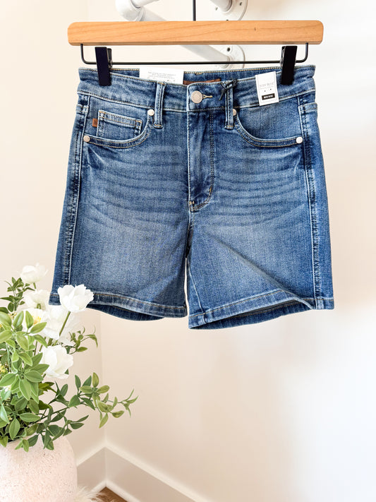 Non Distressed Shorts - Medium Wash